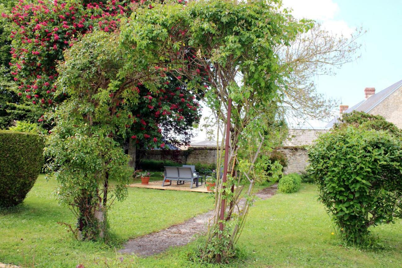Safraniere De La Venelle Du Moulin Bed and Breakfast Jort Eksteriør billede